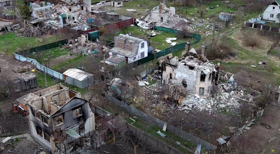 Zdevastovaná vesnice Moščun v Kyjevské oblasti. (22.4.2022)