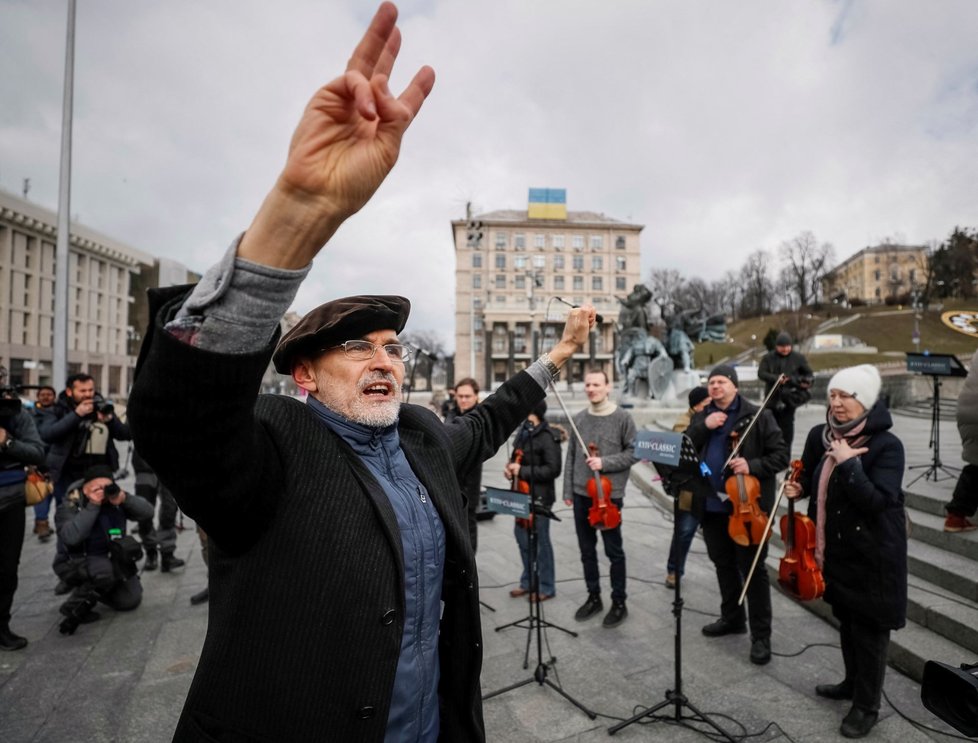 Koncert symfonického orchestru na náměstí v Kyjevě. (9.3.2022)