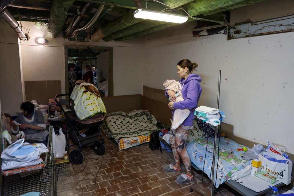 V Kyjevě přesunuli dětskou kliniku do krytů.