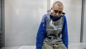 Ruský voják obžalovaný z vraždy seniora u soudu
