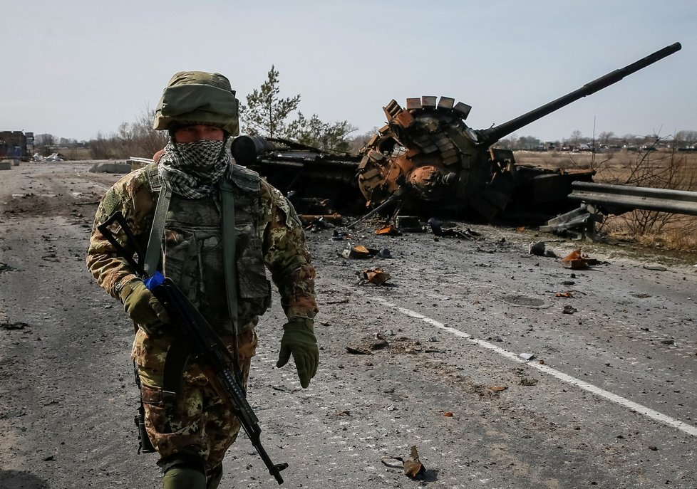 Zničená technika ruské armády nedaleko Kyjeva. (28. 3. 2022)