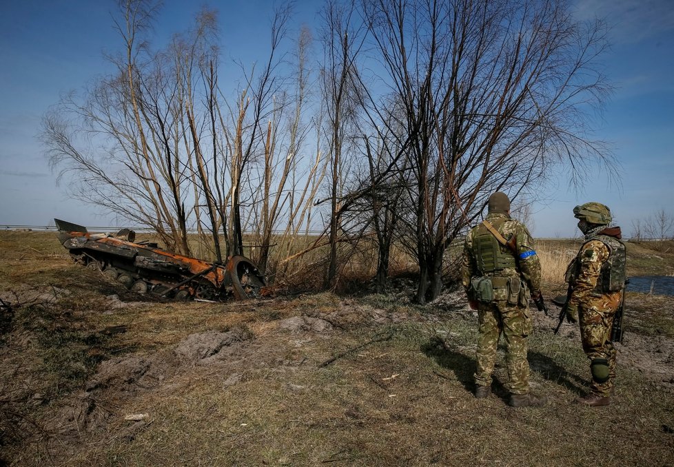 Zničená technika ruské armády nedaleko Kyjeva (28. 3. 2022)