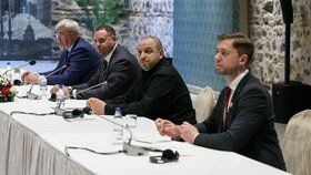 Ukrajinská delegace na jednání v Istanbulu. (16.5.2025)