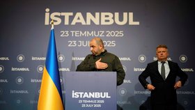 Vedoucí ukrajinské delegace Rustem Umerov po jednání v Istanbulu.