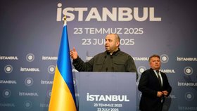 Vedoucí ukrajinské delegace Rustem Umerov po jednání v Istanbulu.