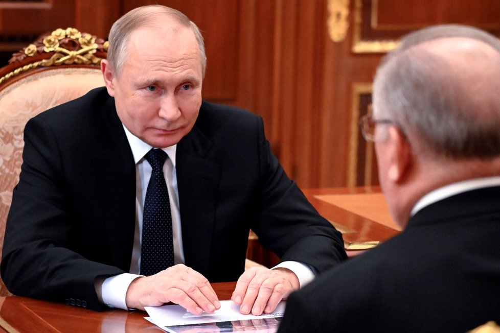 Ruský prezident Vladimir Putin a šéf Transněfti Nikolaj Tokarev