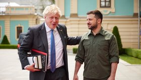 Britský premiér Boris Johnson přijel na nečekanou návštěvu Ukrajiny Setkal se s prezidentem Volodymyrem Zelenským. (17.6.2022)