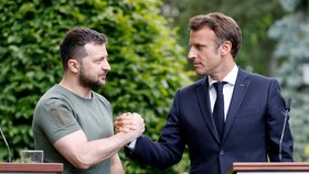 prezidenti Ukrajiny a Francie Volodymyr Zelenskyj a Emmanuel Macron v Kyjevě. (16.6.2022)