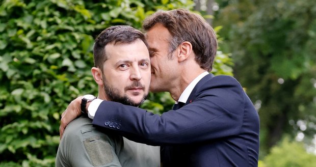 Macron a Scholz podpořili cestu Ukrajiny do EU. „Musí zvítězit,“ řekli v Irpini