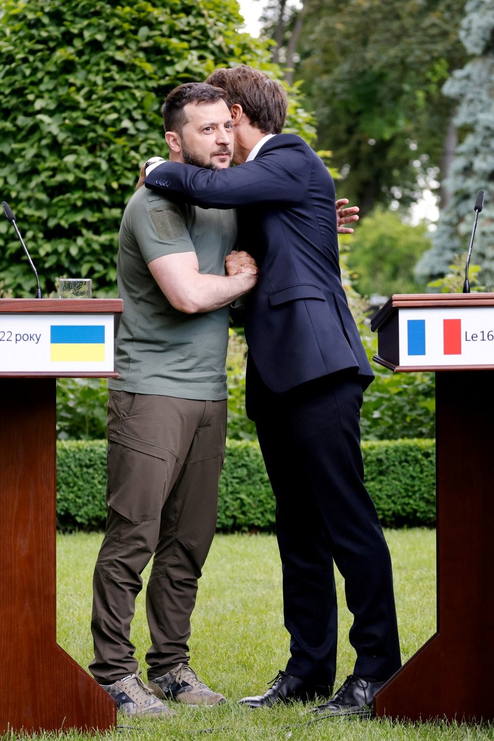 prezidenti Ukrajiny a Francie Volodymyr Zelenskyj a Emmanuel Macron v Kyjevě. (16.6.2022)