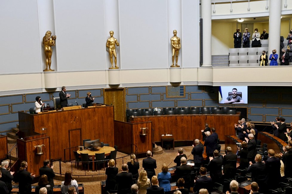 Projev ukrajinského prezidenta Volodymyra Zelenského před finským parlamentem. (8.4.2022)