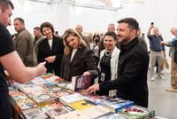 „Zabít tyrana.“ Zelenskyj poslal knihou z veletrhu vzkaz Putinovi?