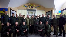 Ukrajinský prezident Volodymyr Zelenskyj ocenil členy Národní gardy. (26.3.2022)