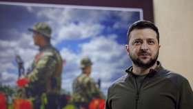 „Mrtví leží na chodnících“. Zelenskyj poprvé promluvil k Rusům: Cenzoři chtěli rozhovor zatrhnout