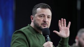 Ukrajinský prezident Volodymyr Zelenskyj při vystoupení pro média. (25.2.2024)