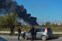 ONLINE: Rusové zaútočili na elektrárnu, když v ní byli záchranáři. A další střely nad Kyjevem
