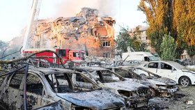 ONLINE: Rusové znovu útočili na Kyjevskou oblast, v městě Sumy zasáhli i obchodní centrum