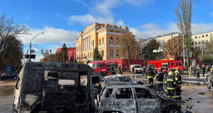 Následky ruského ostřelování v Kyjevě. (10.10.2022)