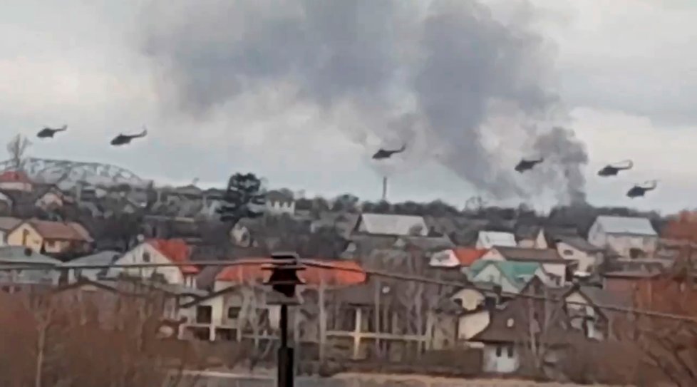 Ruské vrtulníky nad Kyjevem.