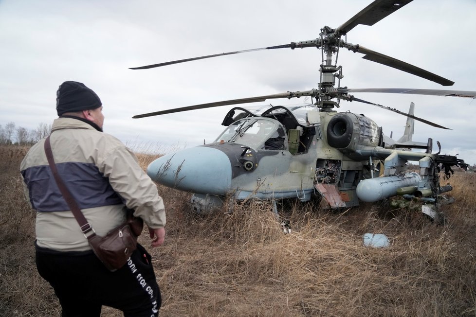 Ruský vrtulník Ka-52 nedaleko Kyjeva