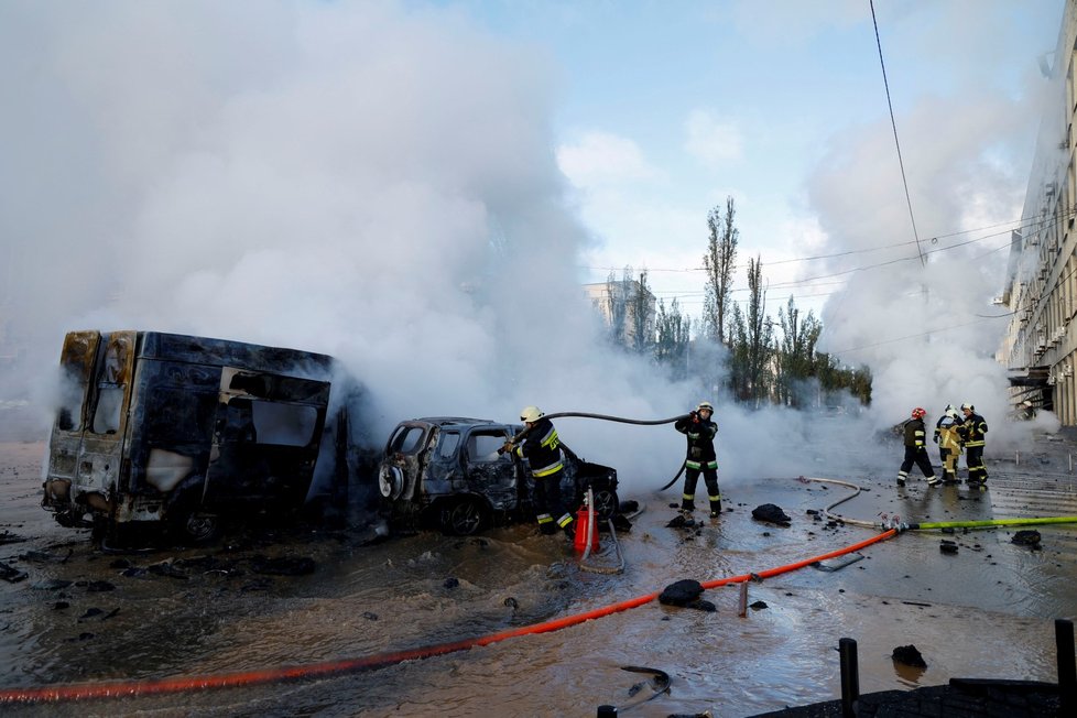 Následky ruského ostřelování v Kyjevě. (10.10.2022)