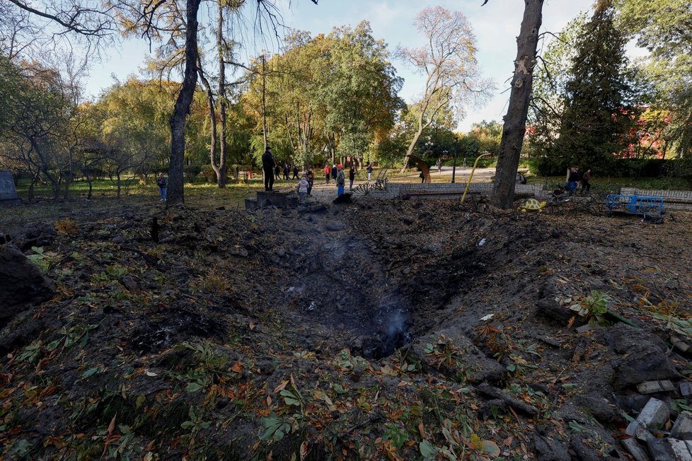 Následky ruského ostřelování v Kyjevě. (10.10.2022)