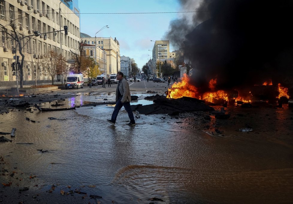 Následky ruského ostřelování v Kyjevě. (10.10.2022)