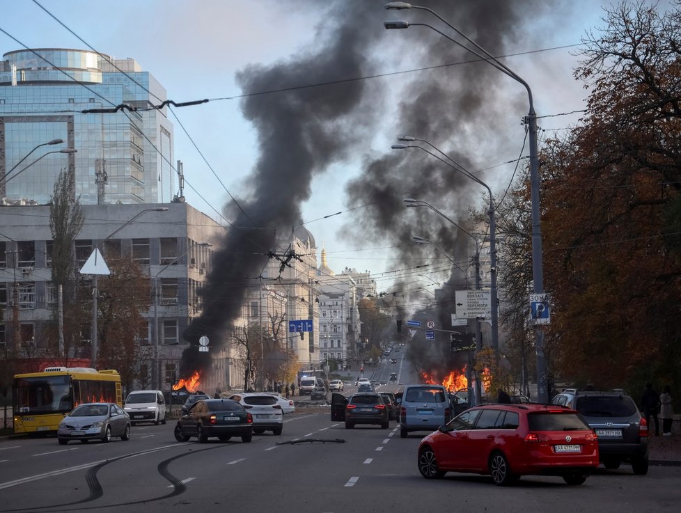 Následky ruského ostřelování v Kyjevě. (10.10.2022)