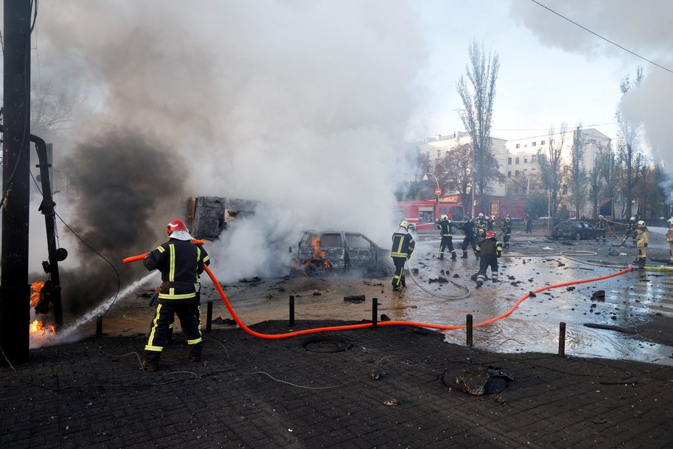 Následky ruského ostřelování v Kyjevě. (10.10.2022)