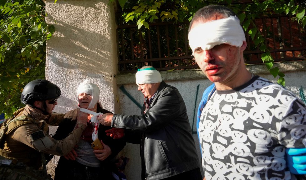 Následky ruského ostřelování v Kyjevě. (10.10.2022)
