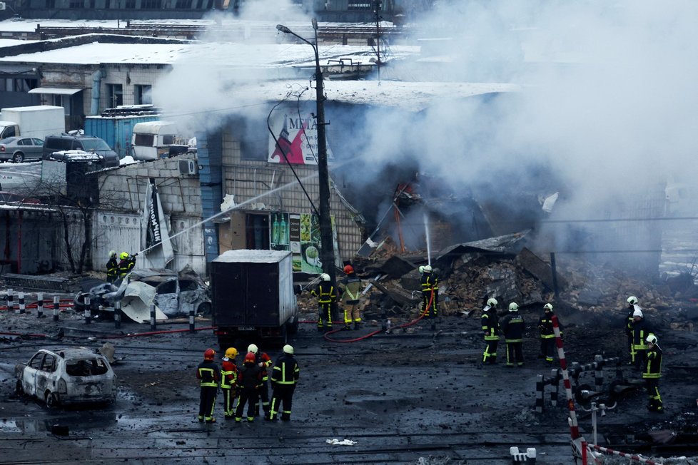 Následky ruského ostřelování v Kyjevě.