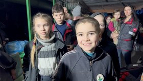 Lidé uvěznění v ocelárnách Azovstal prosí o humanitární koridory. (23.4.2022)
