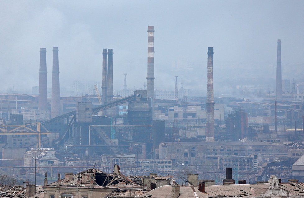 Areál oceláren Azovstal v Mariupolu. (19.4.2022)