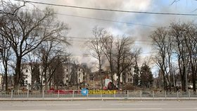 Vybombardovaná budova divadla v Mariupolu. (16.3.2022)