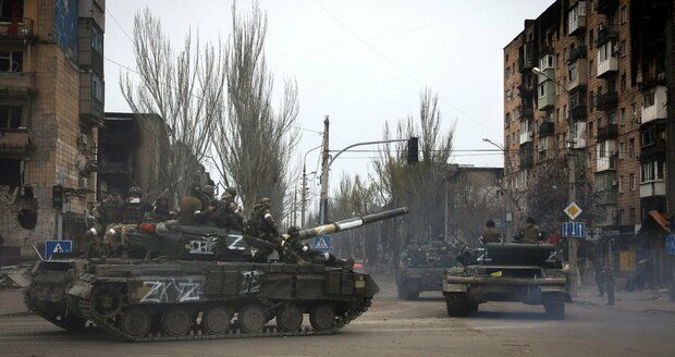 Evakuace Mariupolu selhala. Rusové odmítli velikonoční příměří, dál bombardují kryt s civilisty