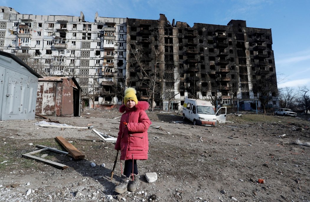 Dívka pochází ze zničeného Mariupolu, odkud ji Rusové unesli do Doněcku
