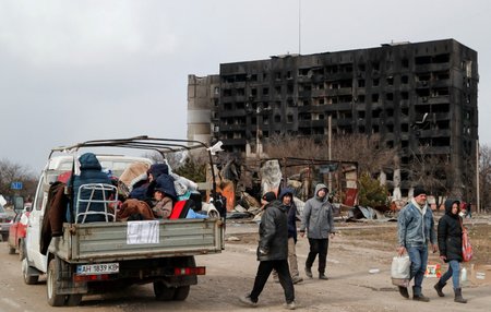 Evakuace civilistů ze zdevastovaného Mariupolu. (17.3.2022)