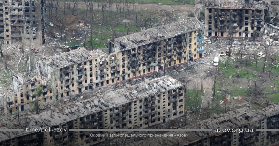 Zkáza Mariupolu na leteckých snímcích (24. 4. 2022)