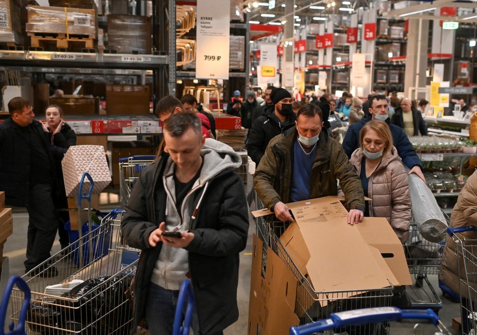 Rusové vzali narychlo útokem obchodní domy IKEA.
