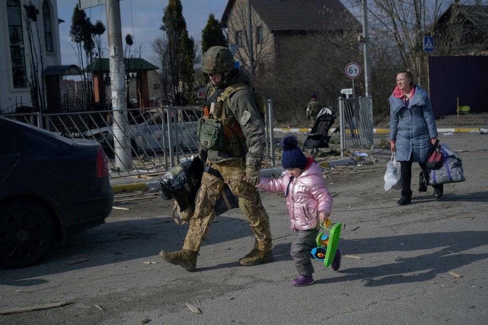 Evakuace civilistů z vesnice Romanivka. (9.3.2022)