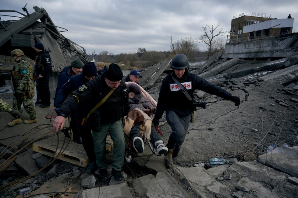 Evakuace civilistů z vesnice Romanivka. (9.3.2022)