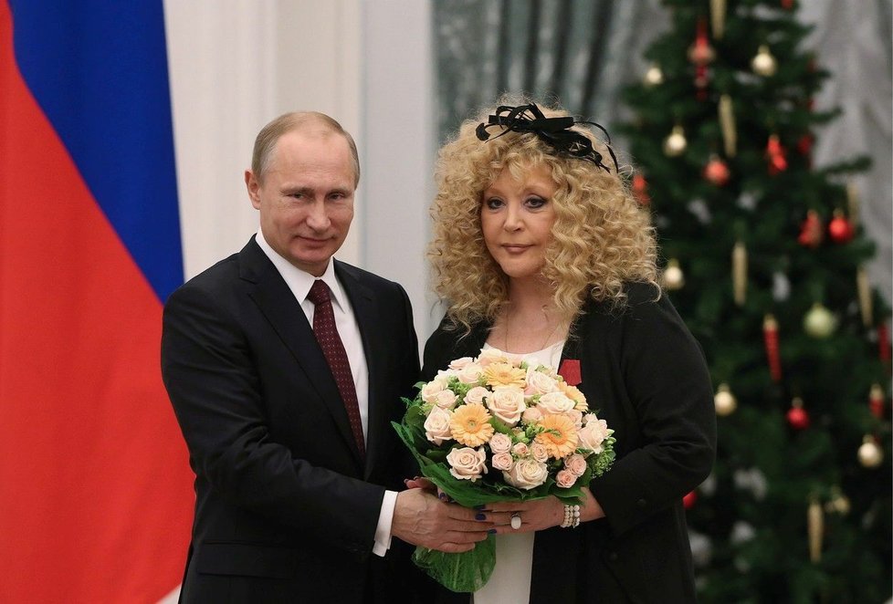 Známá ruská zpěvačka Alla Pugačová s Vladimirem Putinem