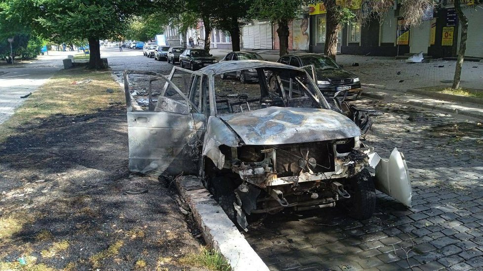 Při explozi auta v okupovaném jihoukrajinském Berďansku zahynul šéf městské okupační správy Artem Bardin. (6.9.2022)