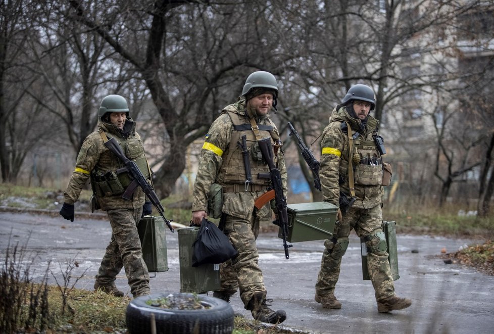 Ukrajinští vojáci v Bachmutu.