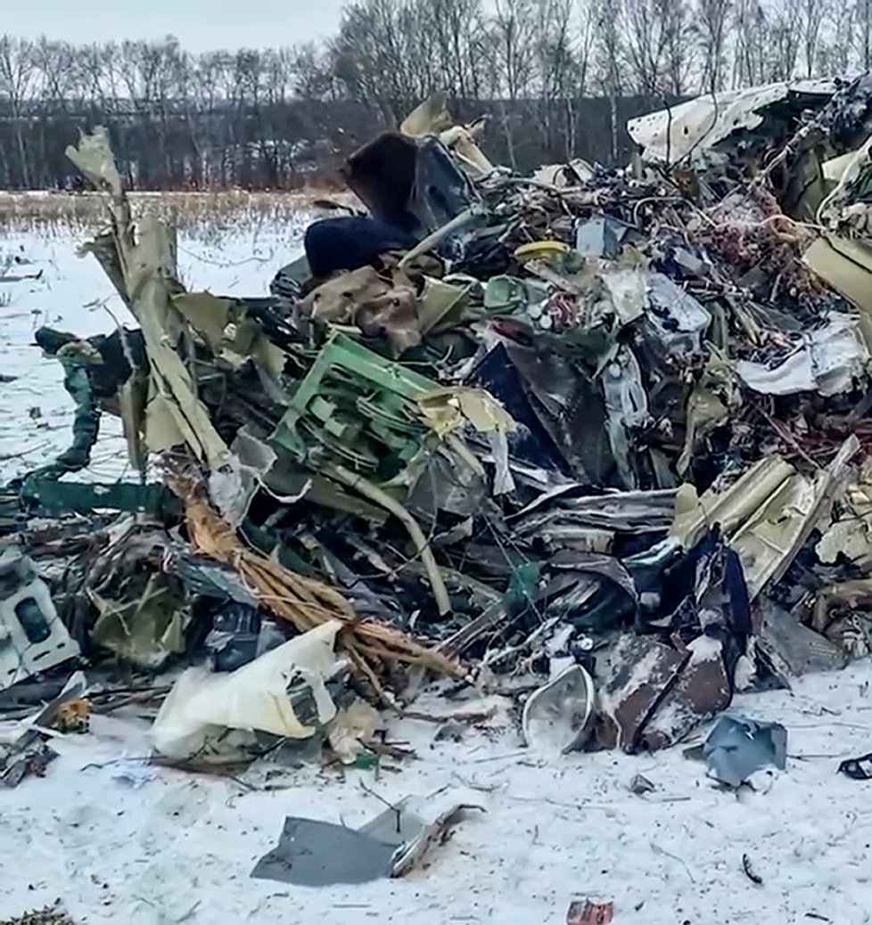 Trosky letadla, které se zřítilo v Belgorodské oblasti.