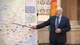 Lukašenko ukázal mapu s vojenskými cíli.