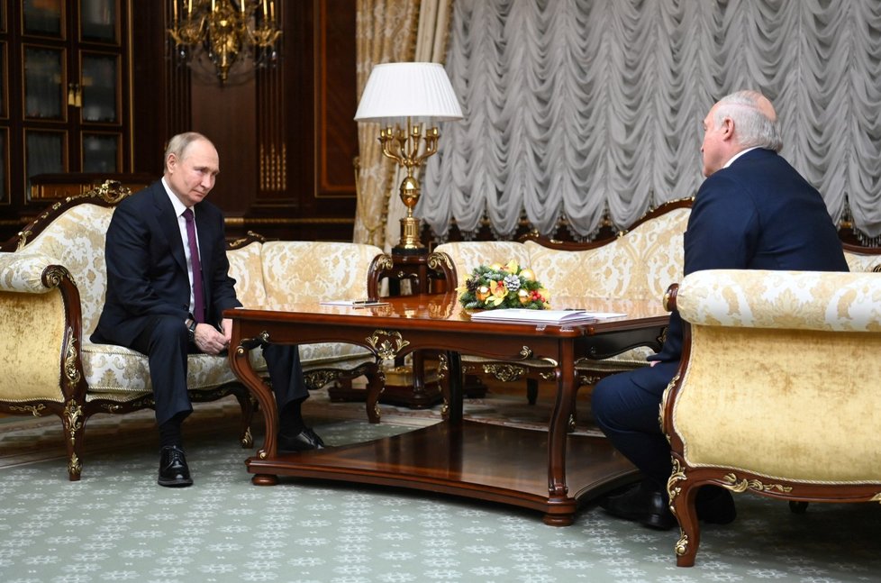 Vladimir Putin a Alexandr Lukašenko na jednání v Minsku. (19.12.2022)