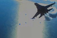 VIDEO: Takhle ruská stíhačka sestřelila americký dron nad Černým mořem