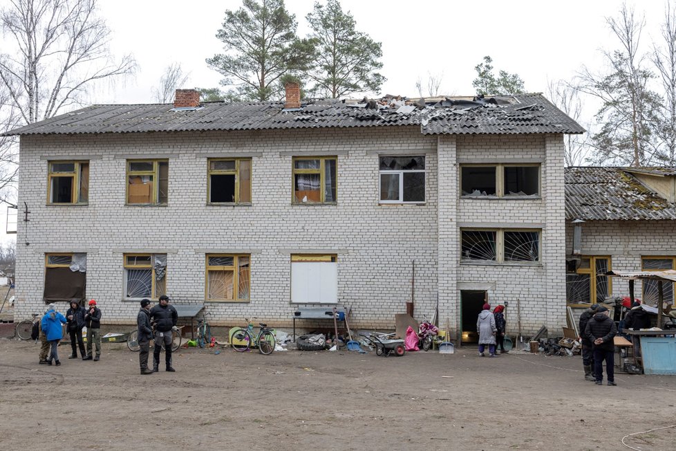 Zdevastovaná vesnice Jehidne nedaleko Černihivu. (8.4.2022)