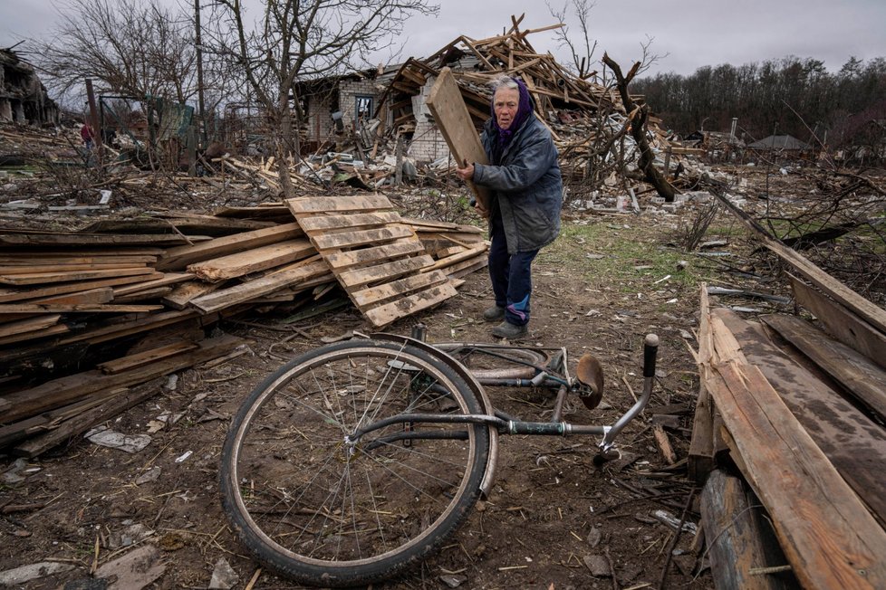 Ruskými jednotkami zdevastovaný Černihiv. (14.4.2022)